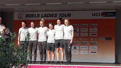 Annemiek van Vleuten slaapt in eigen bed voor proloog Ladies Tour