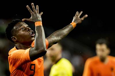 Opgeleefd Oranje dankzij Promes naast Slowakije