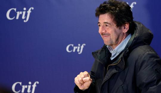 Franse zanger Patrick Bruel aangeklaagd voor verkrachting, zes andere vrouwen getuigen over gelijkaardige feiten