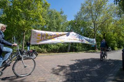 Enorm spandoek tegen ‘kolossaal koekblik’ in Lunteren