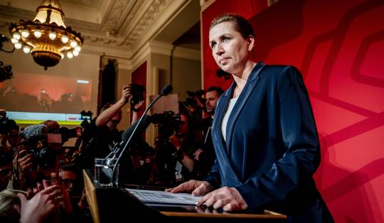 Deense coalitie onzeker na historisch verlies Sociaaldemocraten premier Mette Frederiksen, die wel grootste partij blijven