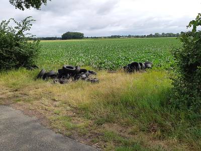 Vier keer autobanden gedumpt in drie dagen, politie zoekt beelden