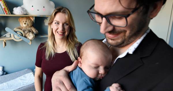 Pvdd Kamerlid Femke Voedt Haar Kind Ook In De Kamer Borstvoeding