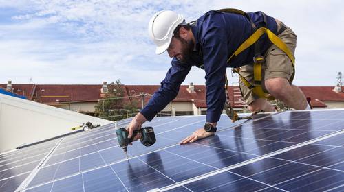 Geen terugdraaiende teller voor eigenaars zonnepanelen: wat zijn de gevolgen? En is het nu nog interessant om zonnepanelen te plaatsen?