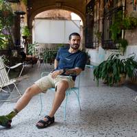 Een gigantische batterij en een sprankje hoop: hoe één man de stroompanne in Havana omzet in verzet
