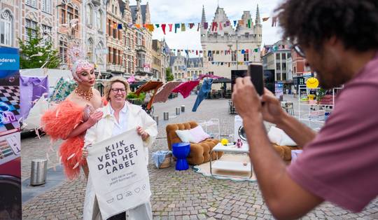 Kost Gennez’ campagne Het Wassalon echt 800.000 euro? ‘Het is jammer dat dit wordt geframed als een podcast’