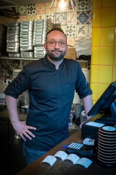 Net geopende Foodhall Arnhem zucht onder eigen succes: ‘Ik ben half overspannen, nu al!’