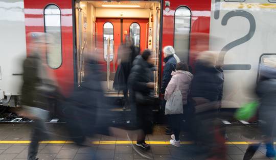 Agressie in station van Denderleeuw: treinconducteur aangevallen door reiziger met zure substantie 