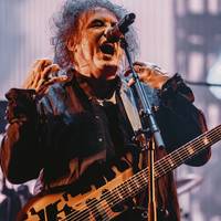 The Cure sluit Rock Werchter af als een openbaring: vijftig jaar oud, maar op het podium weer op hun hoogdagen ★★★★☆