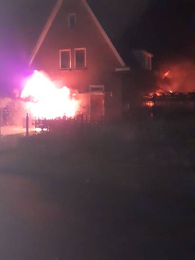 Uitslaande brand verwoest woning in Renkum
