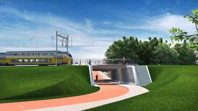 Veenendaalse fietstunnel maandagochtend open: sleutelhangers en krentenbollen voor fietsers