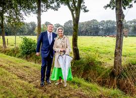 Koningin Máxima is gespot met dé trendschoen van het moment