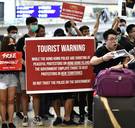Piloten en personeel leggen het werk neer op luchthaven Hongkong en protesteren mee
