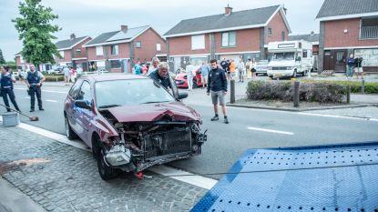 Video Bestuurder Slaat Te Voet Op De Vlucht Na Dubbele Aanrijding In Zingem Kruisem Hln Be