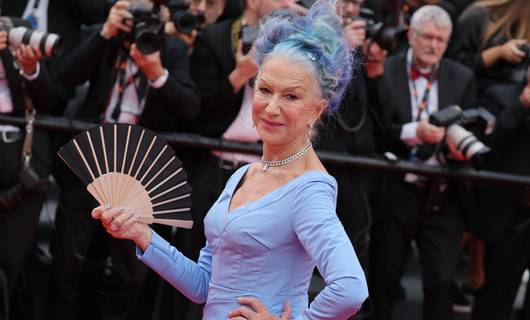 Met deze korte 'militaire' work-out blijft Helen Mirren (77) fit
