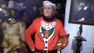 Schilder Rembrandt draagt foute kersttrui