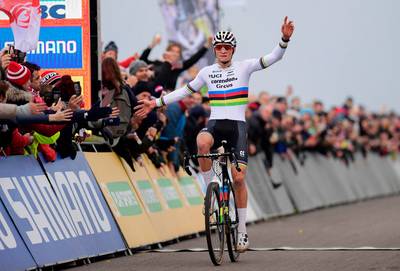 Van der Poel ook de sterkste in Duinencross van Koksijde