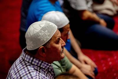 Moslims in Nederland steeds religieuzer