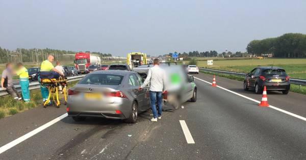 Grote vertraging op A15 na ongeval bij Meteren