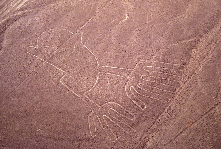 De figuur 'Los Manos' maakt deel uit van de Nazcalijnen in Peru.