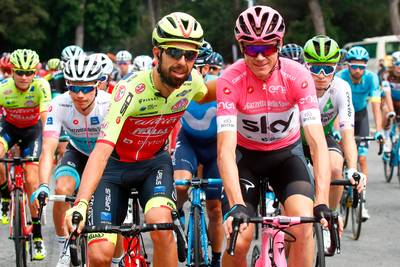 Feest in peloton bij start slotrit