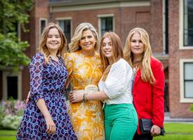 Déze taal spreekt koningin Máxima met haar dochters 