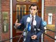 Thierry Baudet staat vrijdag voor het partijkantoor van Forum voor Democratie de pers te woord over de ontstane situatie.