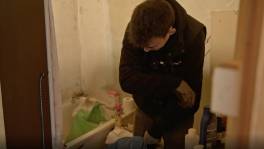 Loïc vindt tijdens het kuisen een leuk cadeautje voor Tim