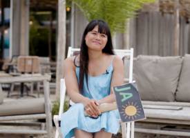 Schrijfster en actrice Nhung Dam: “Hiken mét waterslurf en rugzak”