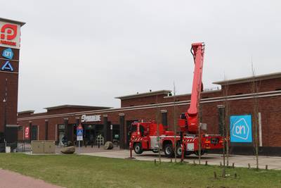 Nachtelijke inbrekers maken gat in het dak van supermarkt in Ede