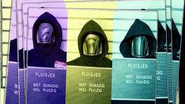 Pluisjes gaan met de billen bloot tijdens ondervraging