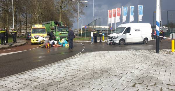 Bromfietser gewond door botsing met bestelbus in Nijmegen.
