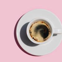Te veel koffie gedronken? Dit kun je doen tegen de klachten