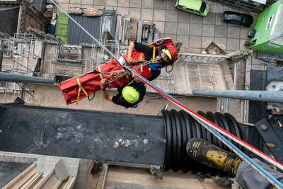 Met trillende handen van de Eusebius