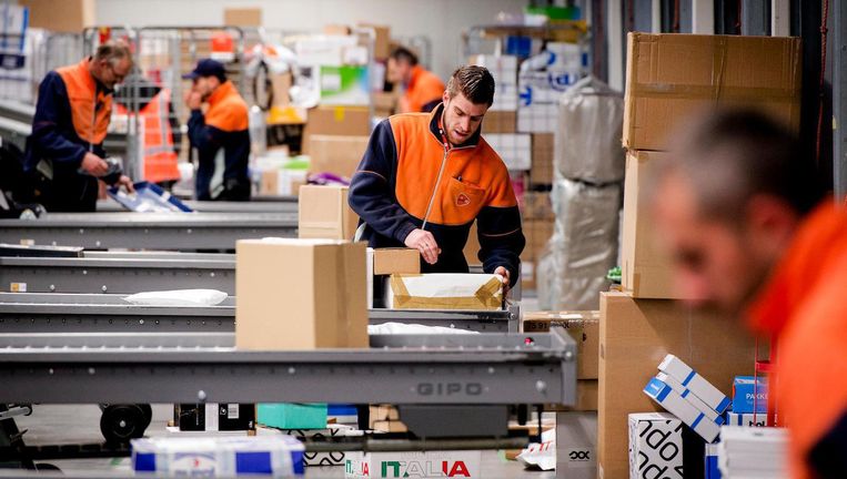 Postnl Bezorgt 32 9 Miljoen Pakketten Het Parool