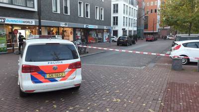 'Man met vuurwapen' in Nijmeegs stadscentrum, politie in kogelwerende vesten zet straten af