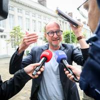 Vlaanderen bespaart met de kaasschaaf, maar schulden stapelen zich op