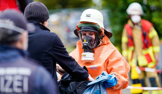 Van pokkenvirus tot cloud labs: experts waarschuwen dat AI het ontwikkelen van biologische wapens laagdrempeliger maakt