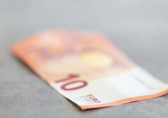 Moeder zoekt vrouw die haar zoon (9) aanreed en met briefje van € 10 achterliet