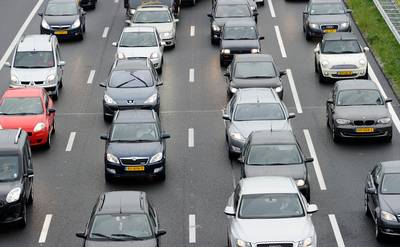 File op A50 neemt af na ongeluk bij knooppunt Valburg