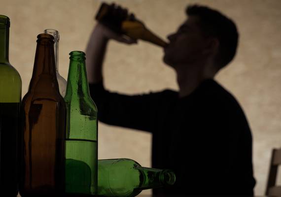 De zoon van Lilian (42) is verslaafd aan alcohol: “Ik wil mijn gezonde, gelukkige zoon terug”