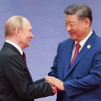 Poetin: ‘China en Rusland klaar om elkaar te steunen’ • Rusland valt Oekraïense havenstad Izmail aan