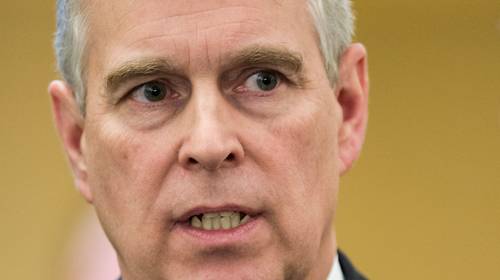 Prins Andrew bibbert in zijn schoenen nu rechterhand van Epstein is opgepakt