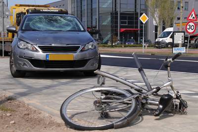 Fiets doormidden bij aanrijding in Veenendaal