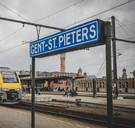 Persoon in levensgevaar na ongeval onder trein in Gent-Sint-Pieters : verkeer hersteld