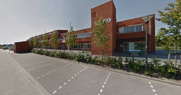Man gooit ‘ongevaarlijk’ vuurwerk op schoolplein in Teteringen