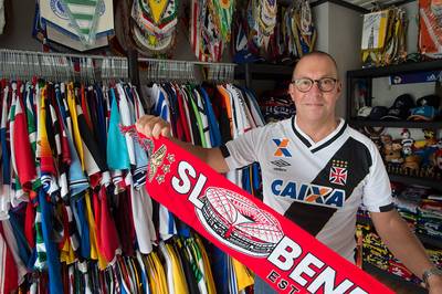 Riny uit Made is groundhopper: hij bezoekt zoveel mogelijk stadions en wedstrijden