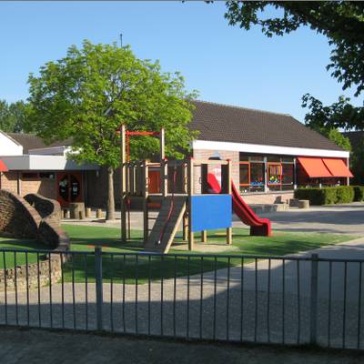 Brand verwoest basisschool in Enkhuizen