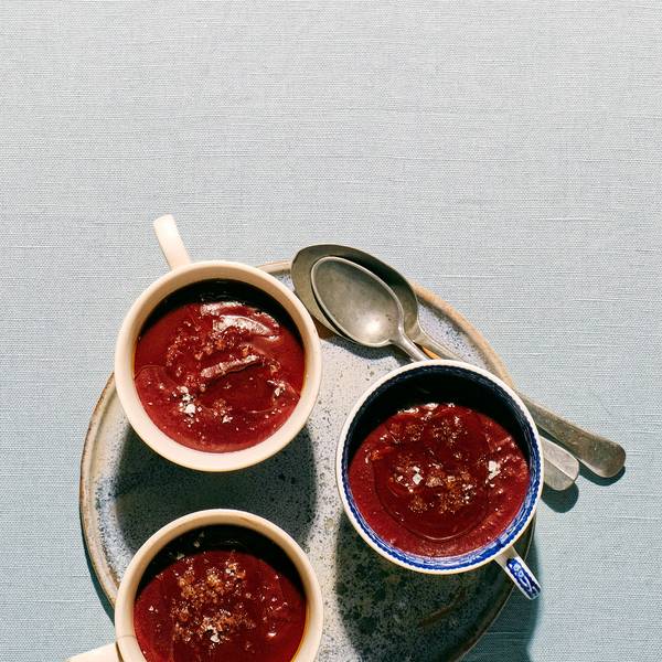 Een klein, maar heerlijk receptje van Yvette van Boven: chocoladecrème van dadel en tahin