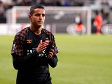 Hoe Volwassen Ihattaren Ook Oogt Een Kind Heeft Zijn Vader Langer Nodig Dan Zijn 17de Nederlands Voetbal Ad Nl
